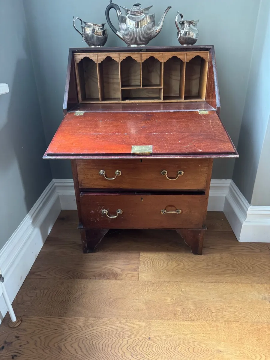 Antique style writing desk - Image 1