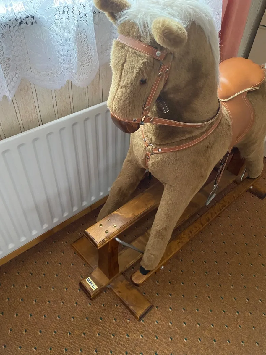 Table and rocking horse - Image 4