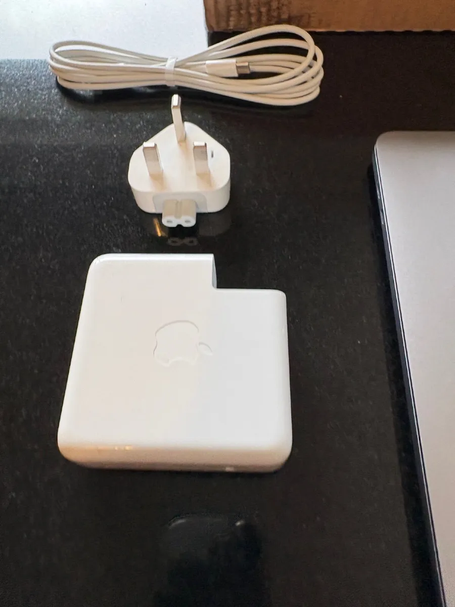 As New 16" Apple Macbook Pro Tahoe OS 512SSD|16GB - Image 3