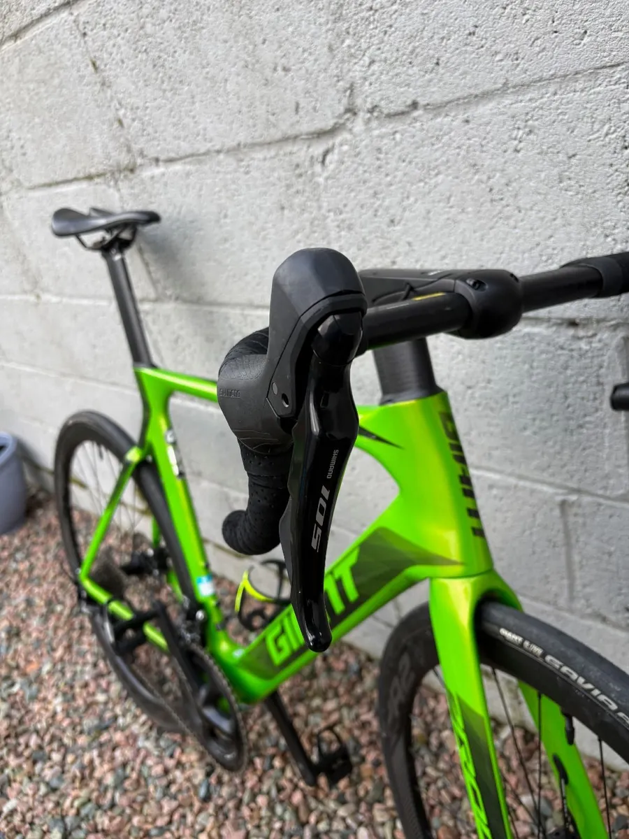 Giant Propel Advanced 2 Disc Carbon Road Bike - Image 3