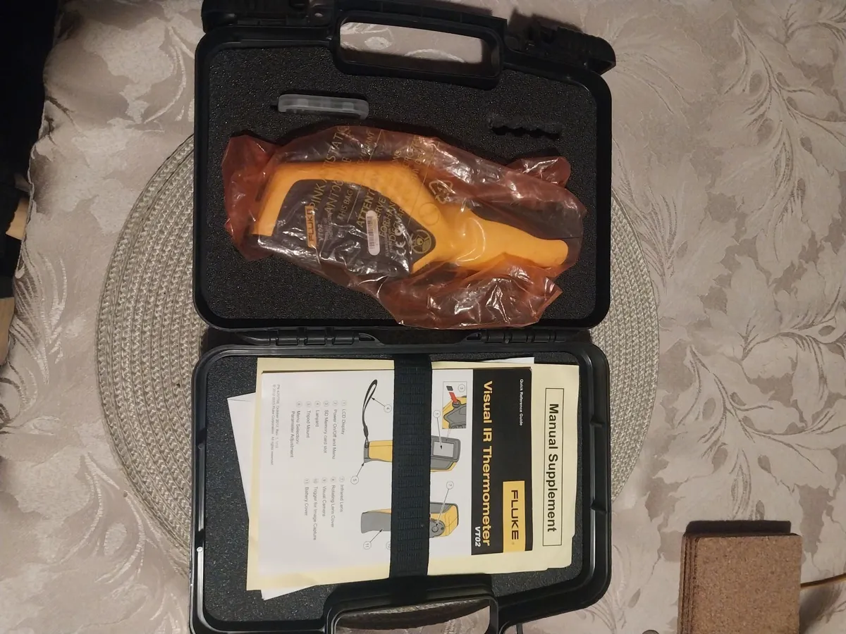 Fluke VT02 Visual IR Thermometer - Image 1
