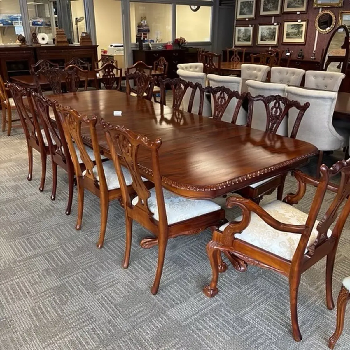 Gorgeous mahogany ornate extendable dining table & - Image 1