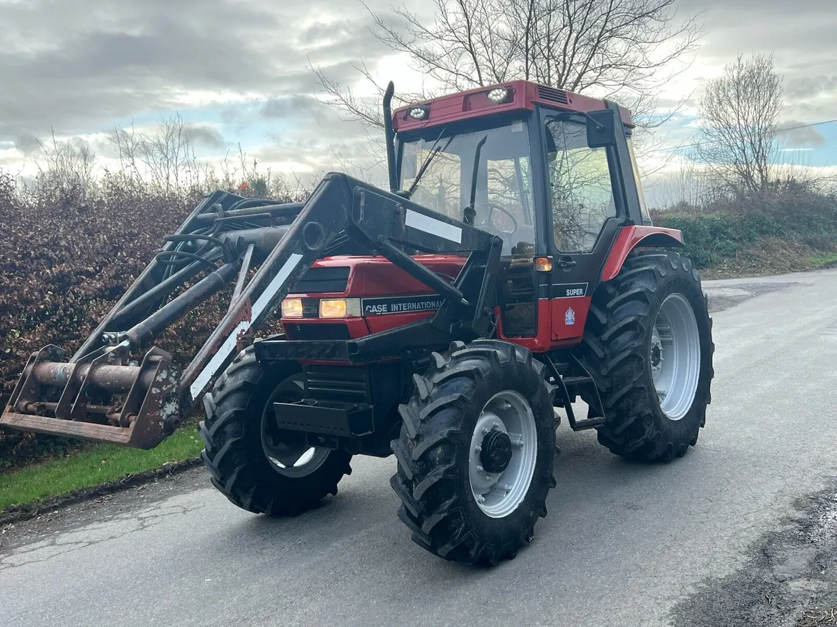 Case International 895xl super 4WD with loader - Image 1