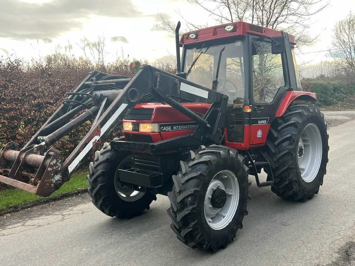 Case International 895xl super 4WD with loader - Image 3
