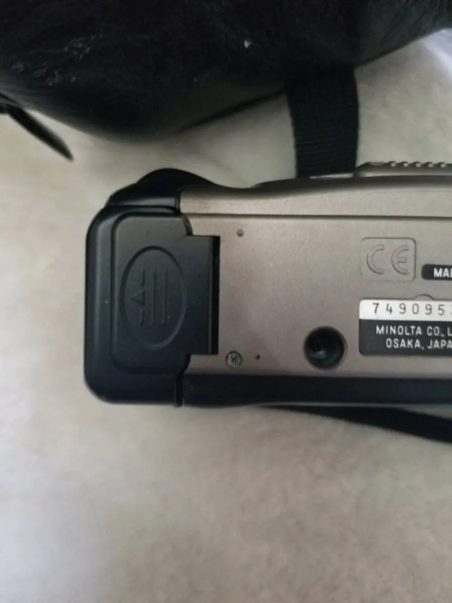 Minolta big finder film camera - Image 4