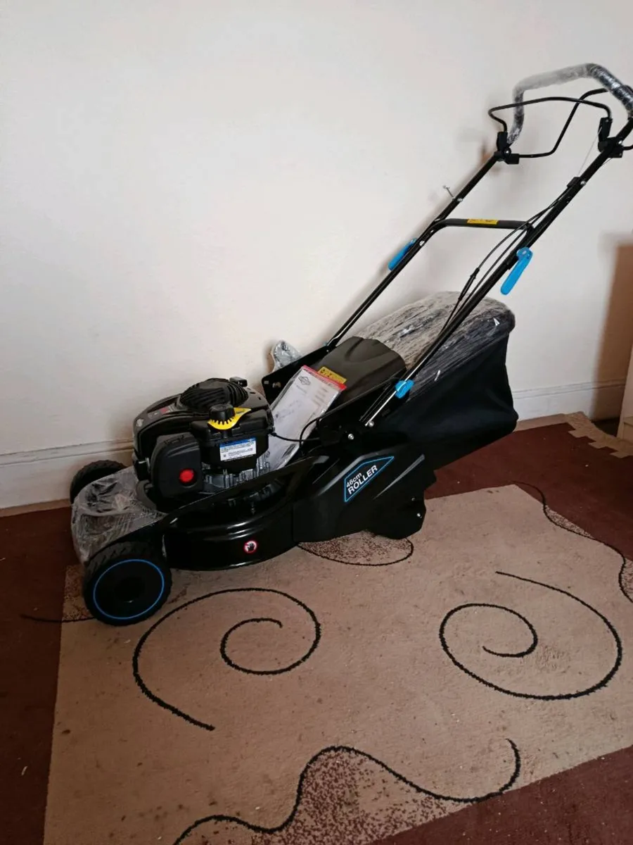Briggs&Stratton brand new roller mower 18" Sp - Image 1