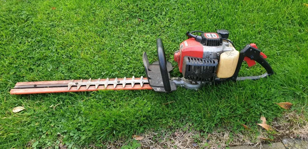 Hedge trimmers