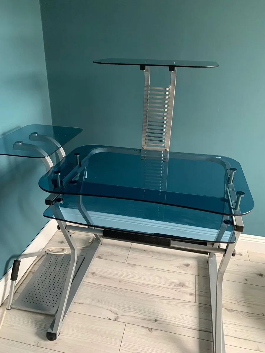 Computer or study desk - Image 2