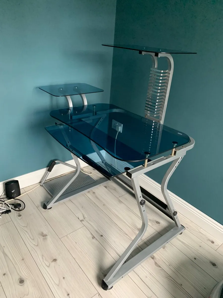 Computer or study desk - Image 3