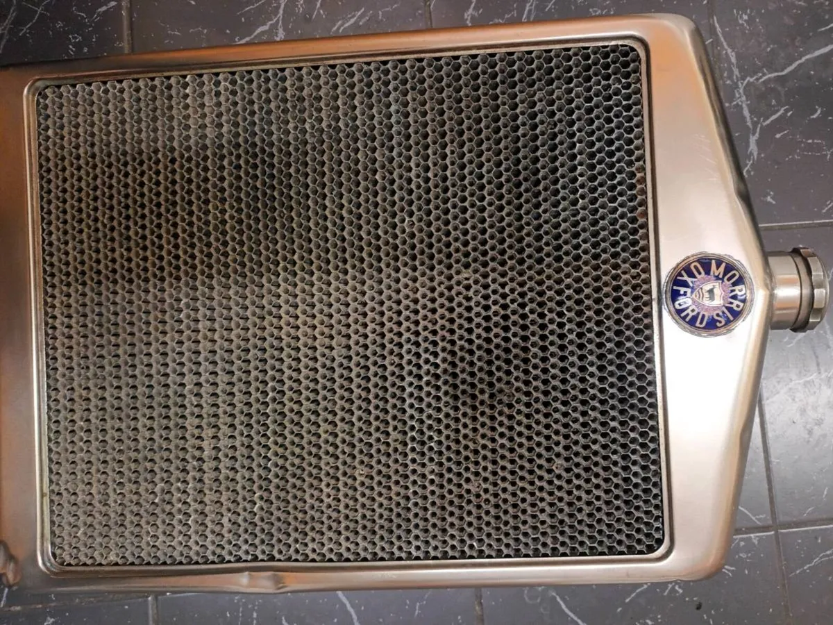 Vintage Car Radiator - Image 2