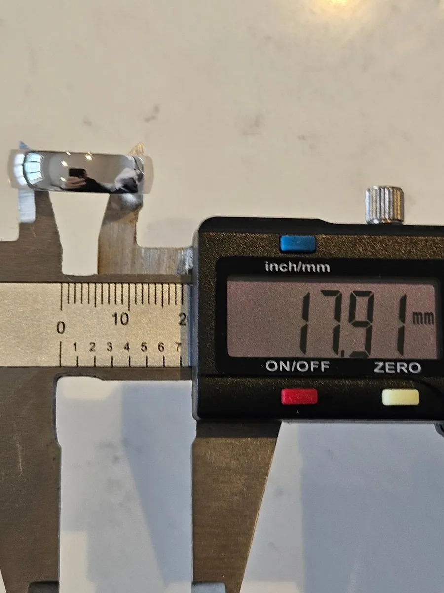 18k White Gold Men's Wedding Band - Image 2