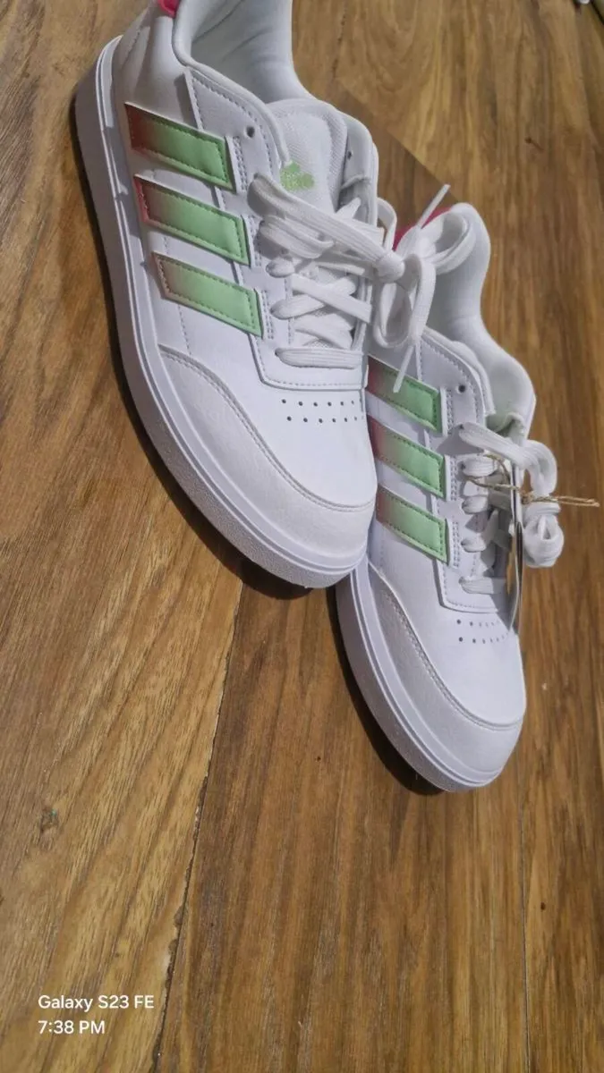 Genuine adidas Womens Courtblock runners size 6 ne - Image 3