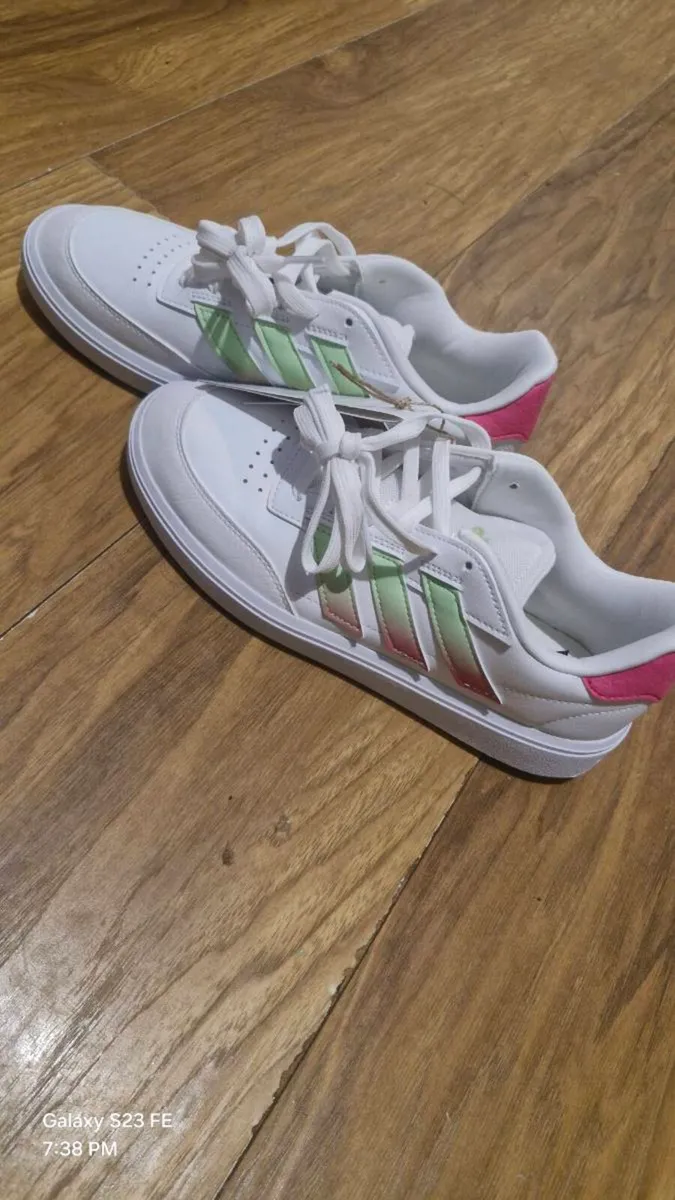 Genuine adidas Womens Courtblock runners size 6 ne - Image 1