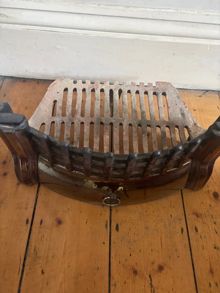 Fire grate, front fret & fire bricks - Image 2
