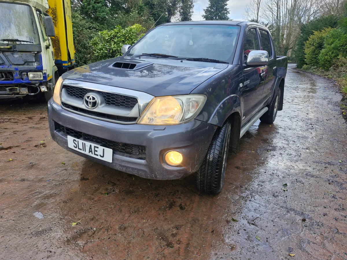 Toyota hilux 2011 breaking for parts - Image 3