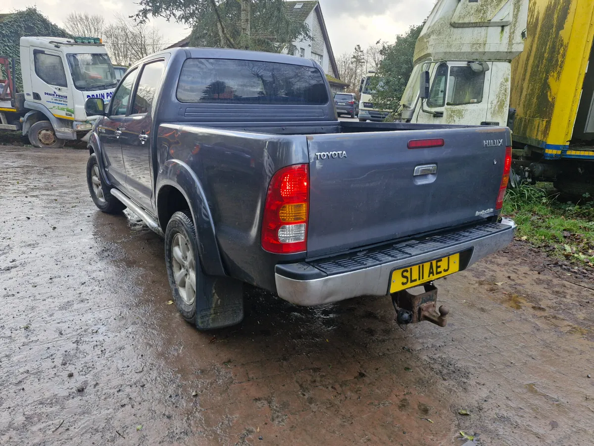 Toyota hilux 2011 breaking for parts - Image 4