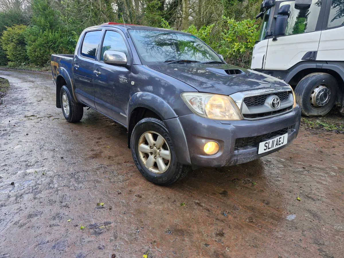 Toyota hilux 2011 breaking for parts - Image 2
