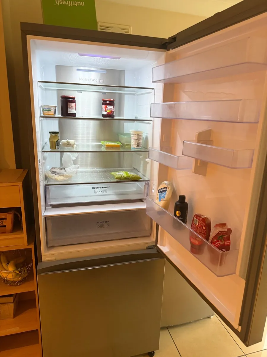 Samsung Series 8 Classic Fridge Freezer - Image 4