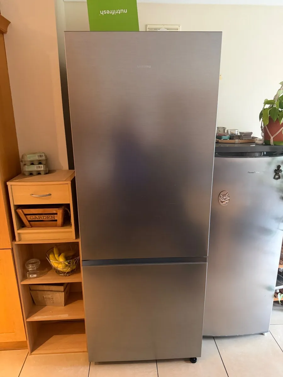 Samsung Series 8 Classic Fridge Freezer - Image 2