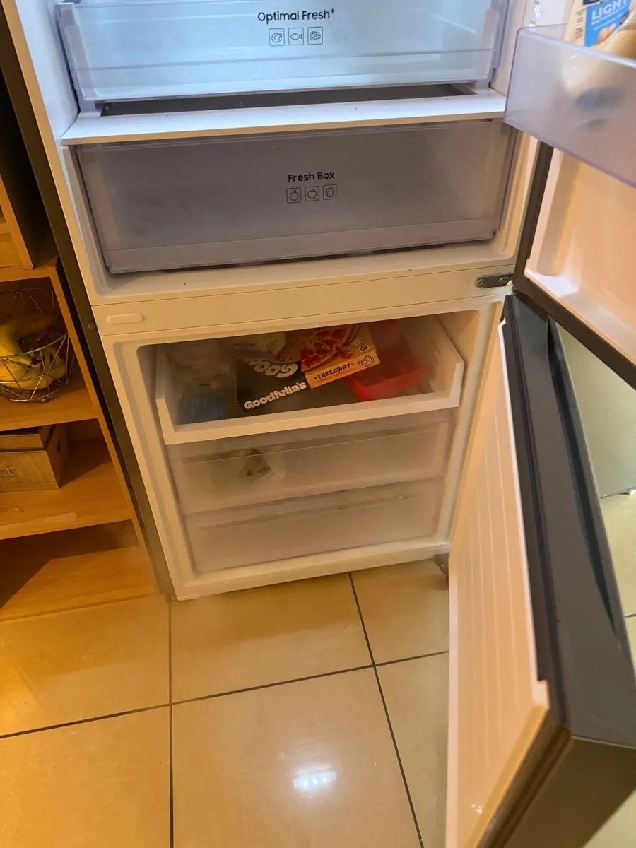 Samsung Series 8 Classic Fridge Freezer - Image 3