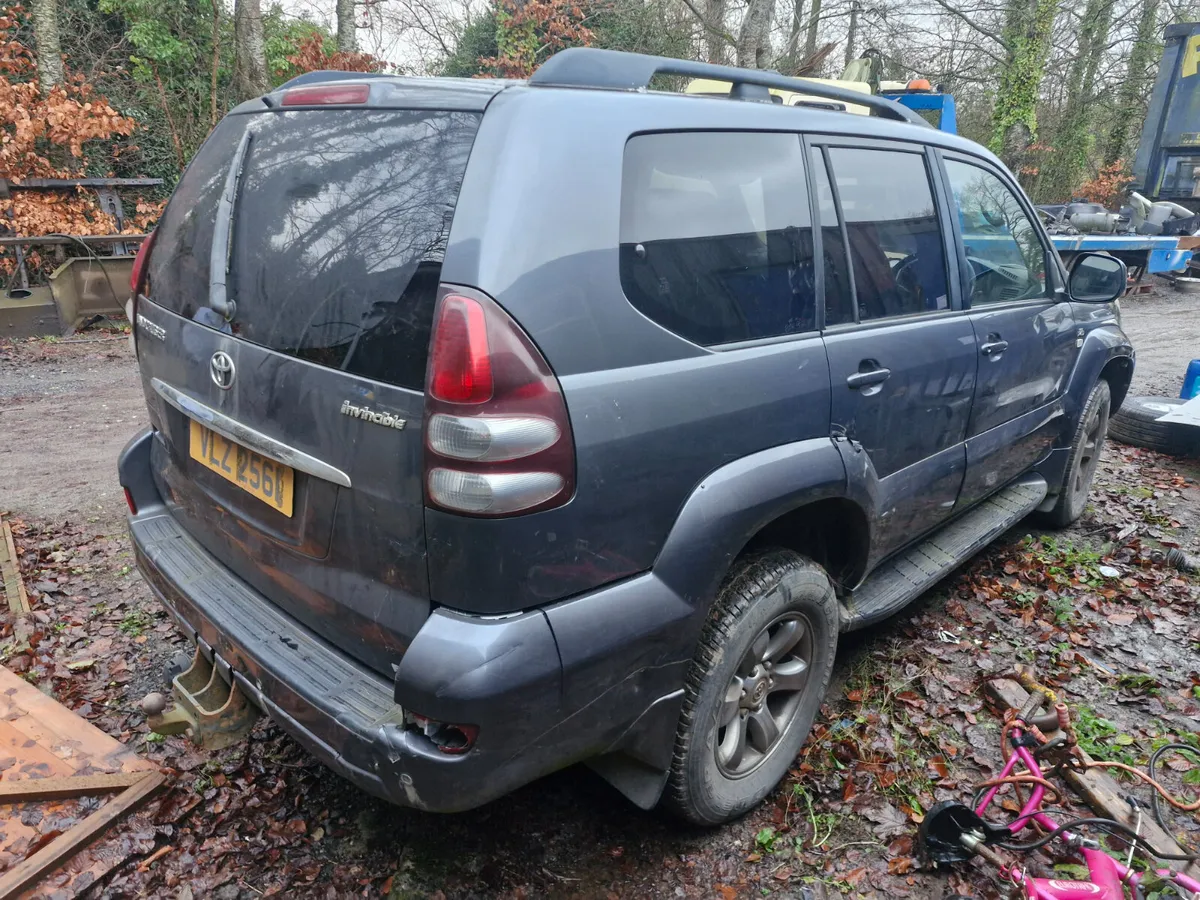 Toyota landcruiser lc5  breaking for parts - Image 3