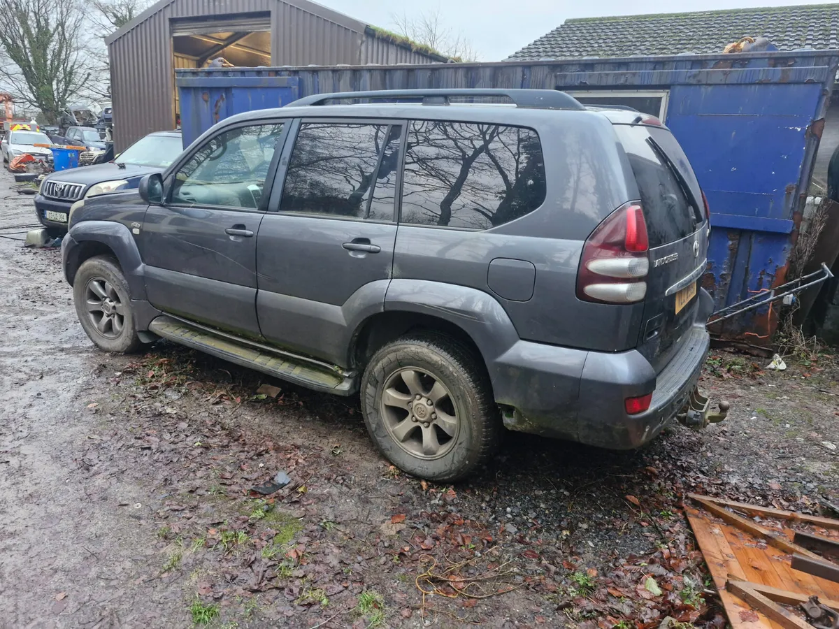 Toyota landcruiser lc5  breaking for parts - Image 4