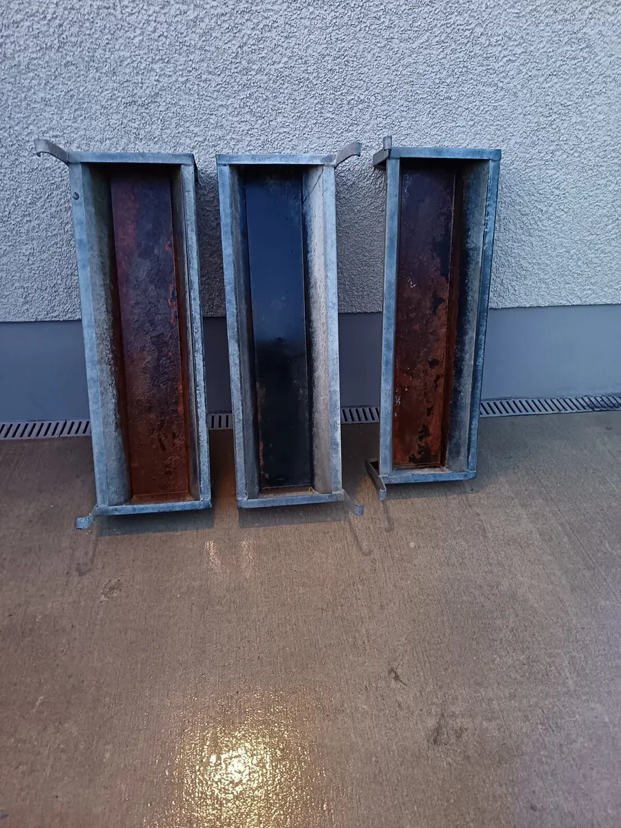 Horse / dog feeders - Image 1