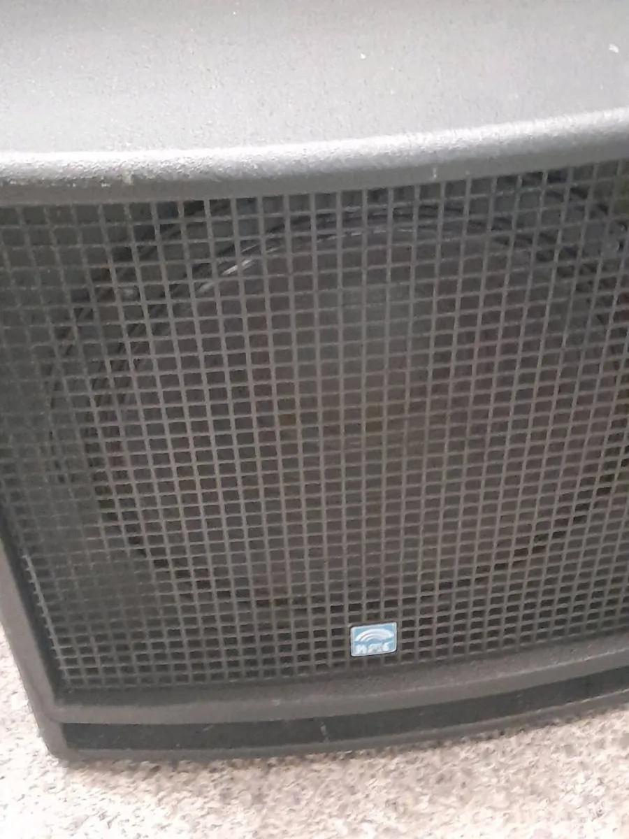 Yamaha mixing desk and speakers - Image 2