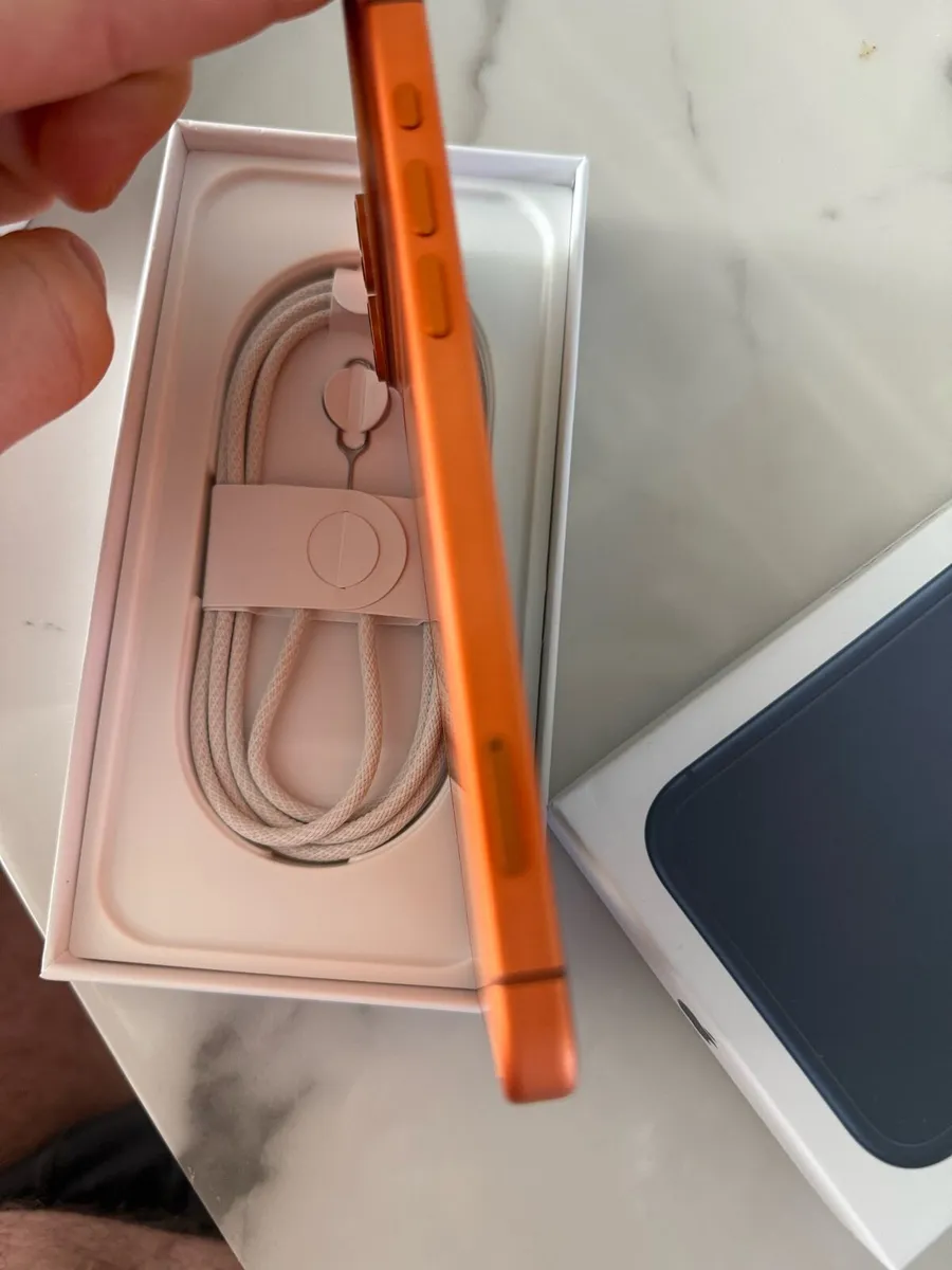 iPhone 17 pro max fake - Image 4