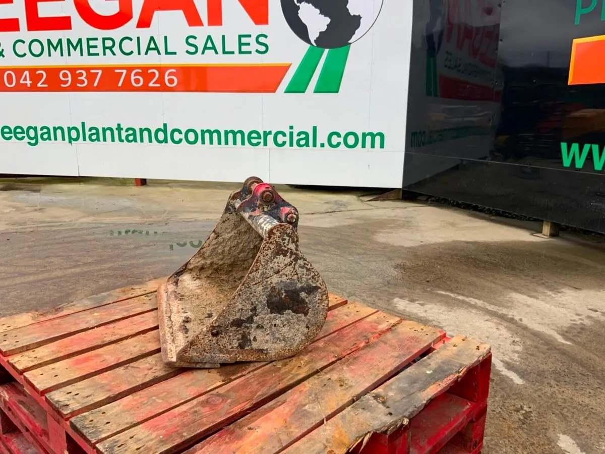 24" DIGGING BUCKET.......30mm PINS........264f. - Image 2