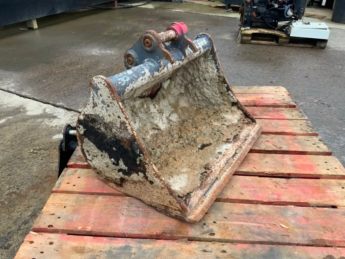 24" DIGGING BUCKET.......30mm PINS........264f. - Image 3