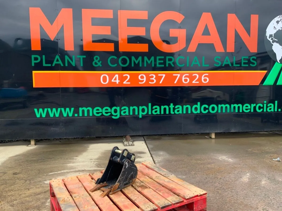 UNUSED 9" RHINOX BUCKET.....30mm PINS......121v - Image 1