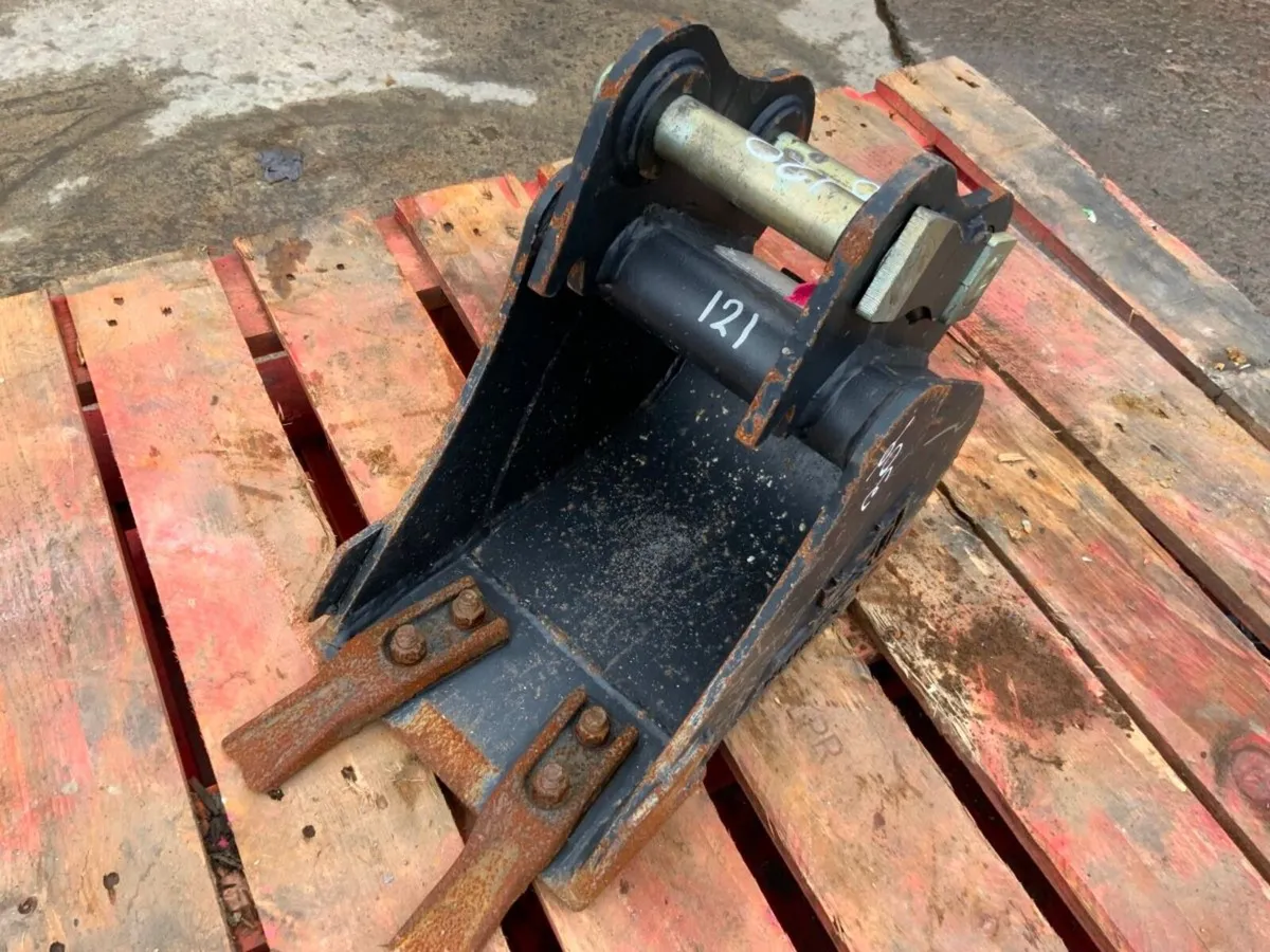 UNUSED 9" RHINOX BUCKET.....30mm PINS......121v - Image 3