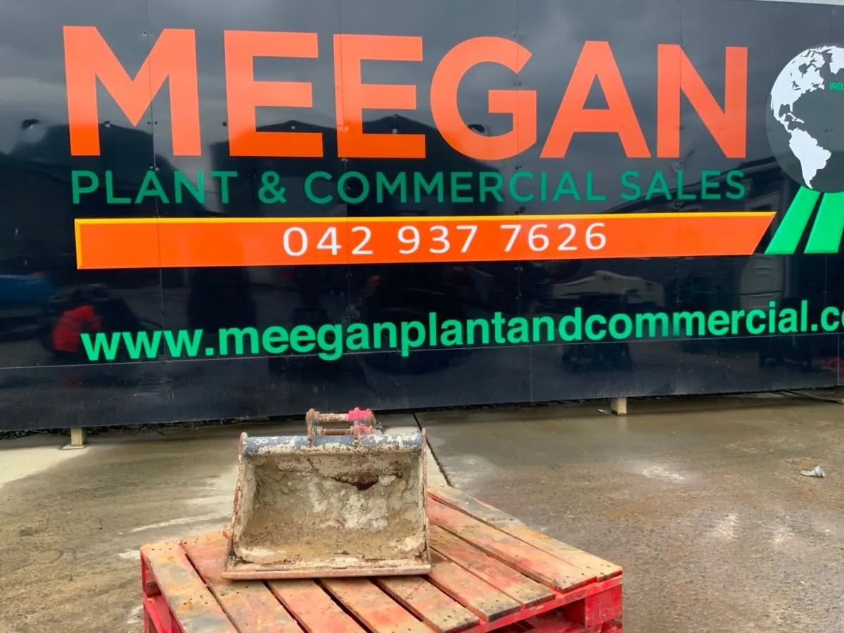 24" DIGGING BUCKET.......30mm PINS........264f. - Image 1