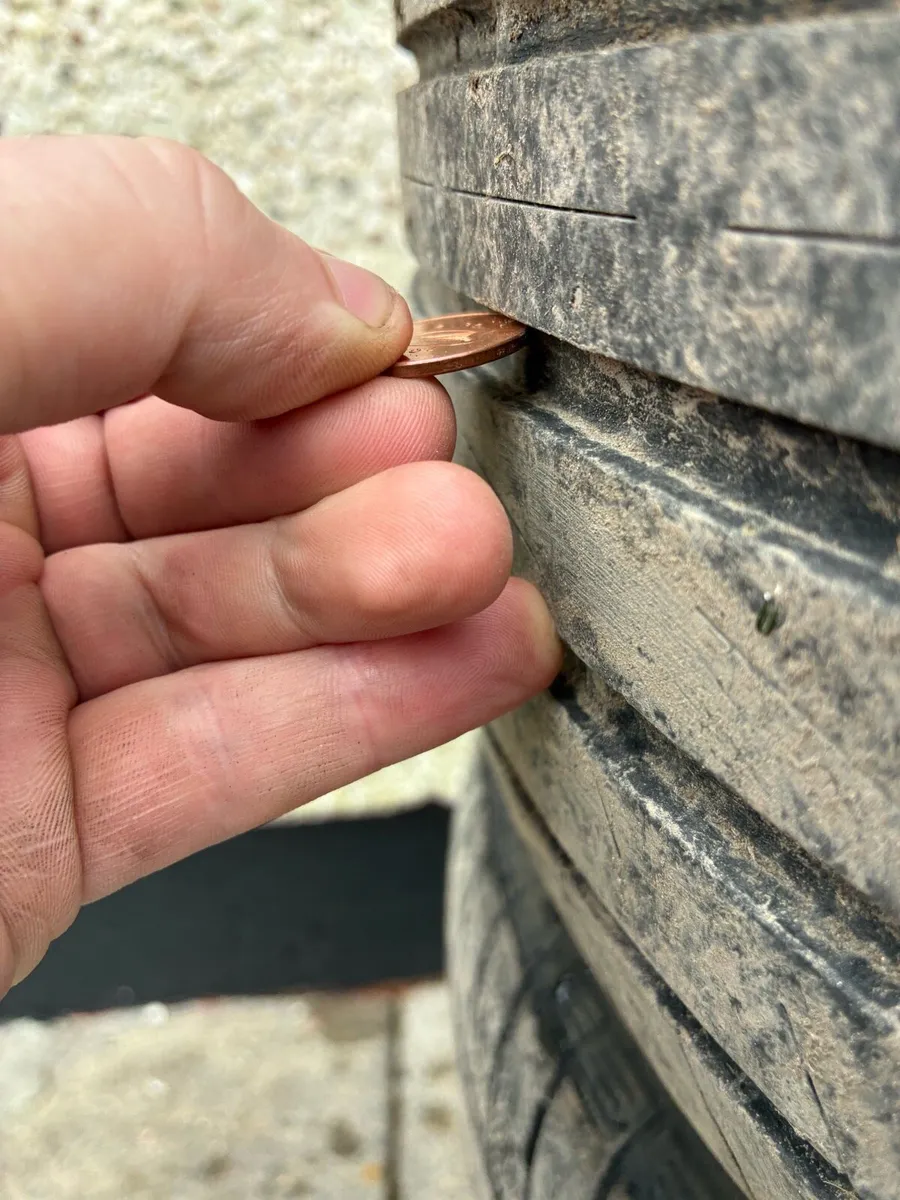 Part worn tyres & two Headlights - Image 2