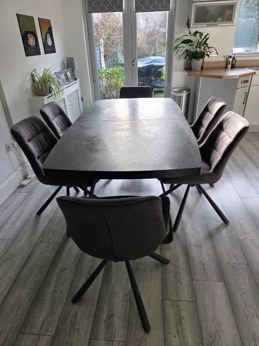 Table and Chairs - Image 4