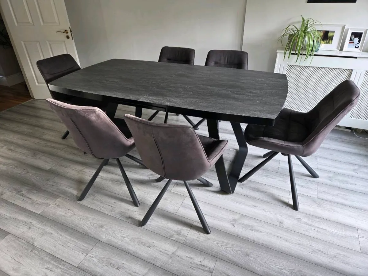 Table and Chairs - Image 1