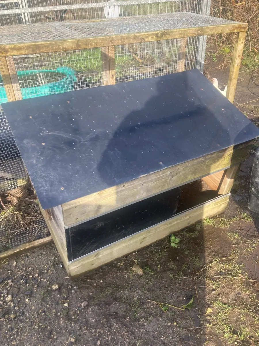 Rabbit hutch and run - Image 2