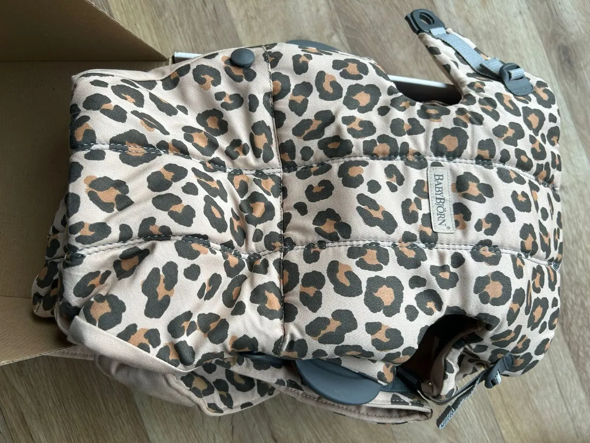 Baby Carrier Mini & a Bib, BabyBjorn - Image 2