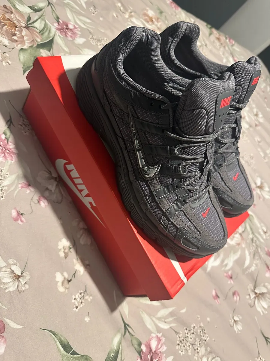 Nike shoes - Image 4