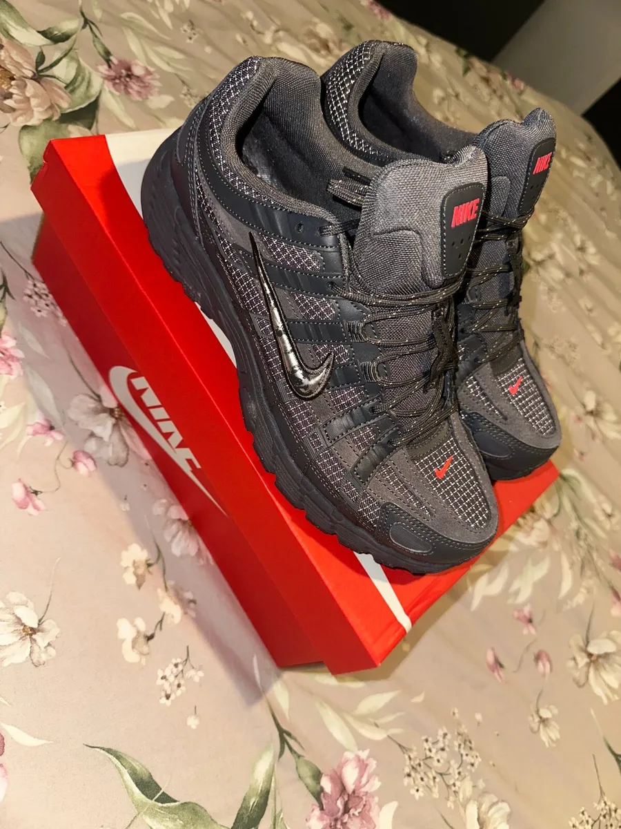 Nike shoes - Image 1