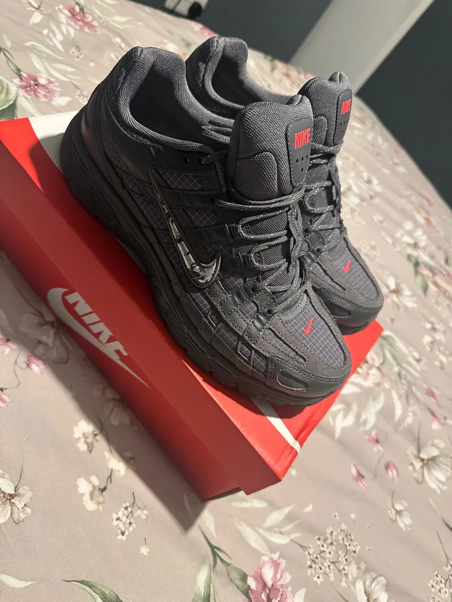 Nike shoes - Image 2