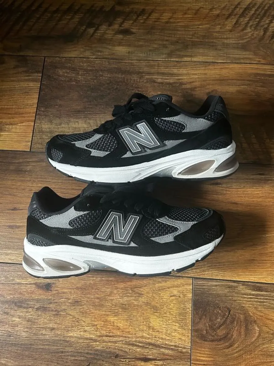 New Balance 2010 Black & White Size 8 - Image 1