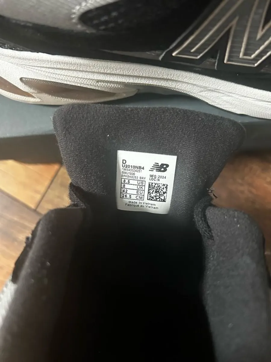 New Balance 2010 Black & White Size 8 - Image 3