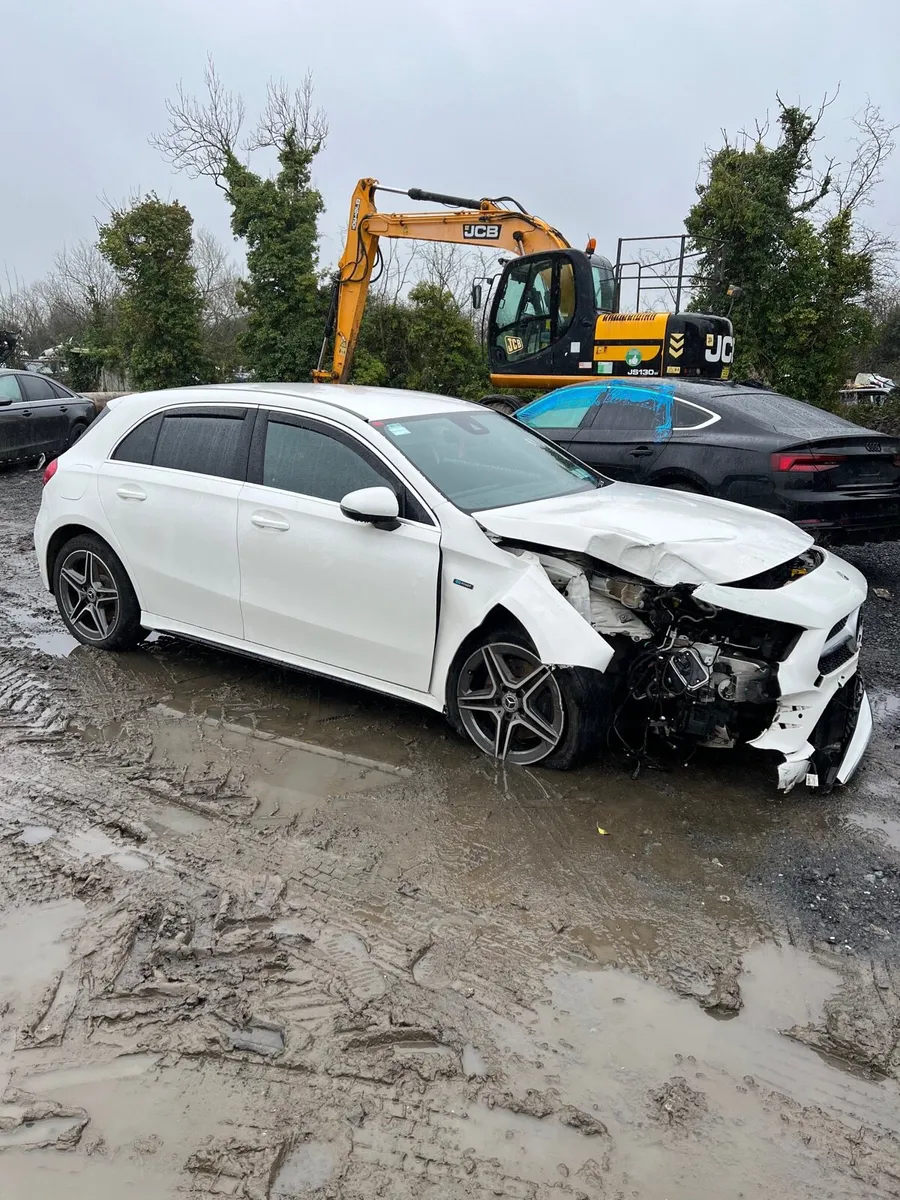 Breaking Mercedes aclass 2021 a250 hybrid amg w177 - Image 1