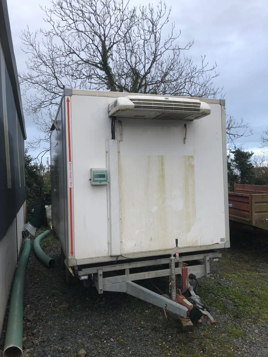 Fridge unit - Image 1