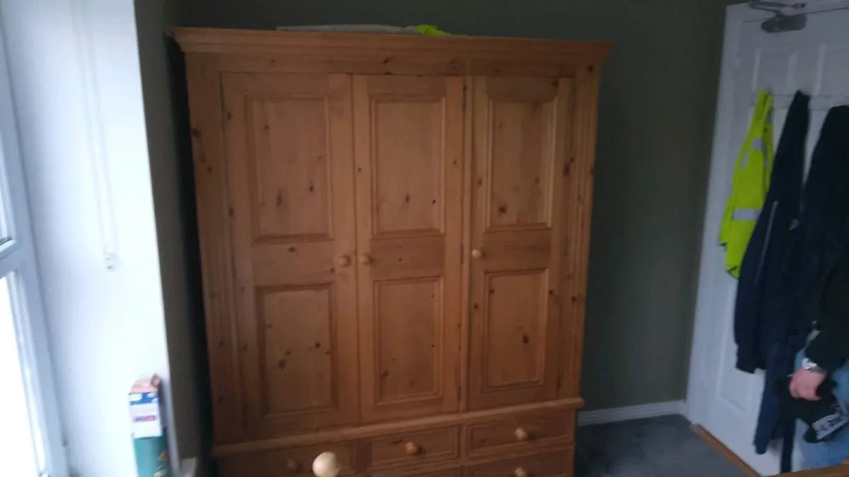 Bedroom set - Image 4