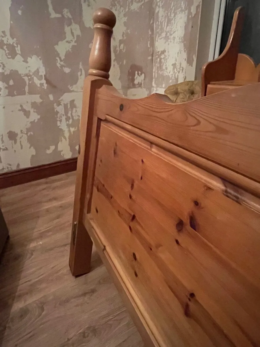 Solid Wood Sleigh-Style Bed Frame – 5ft King Size - Image 3