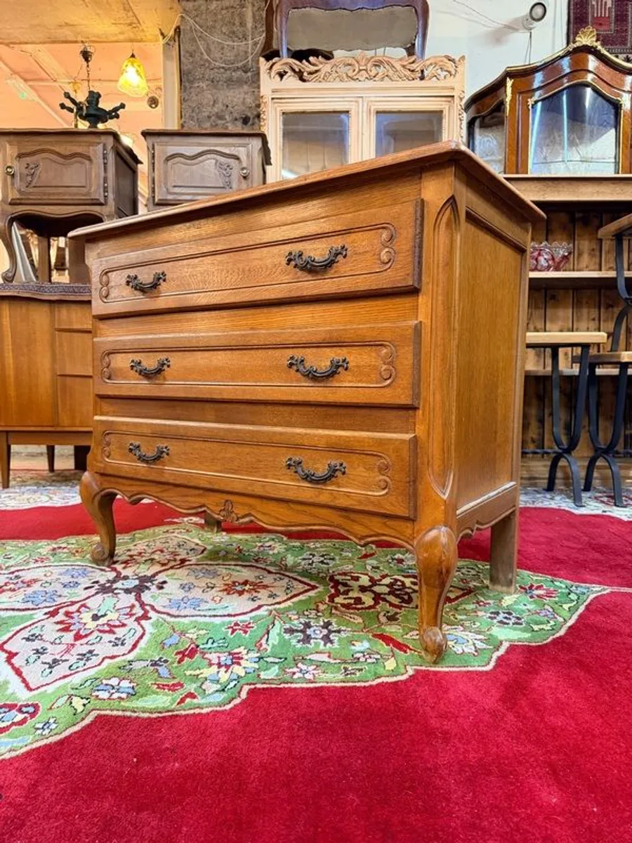 FLASH SALE ! Was 395 now 320 ! Charming Vintage French Provincial Chest of Drawers - Image 3