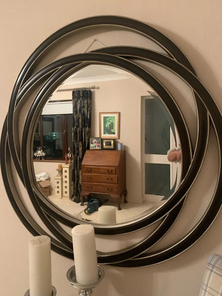 Elegant Spiral Design Wall Mirror - Image 1
